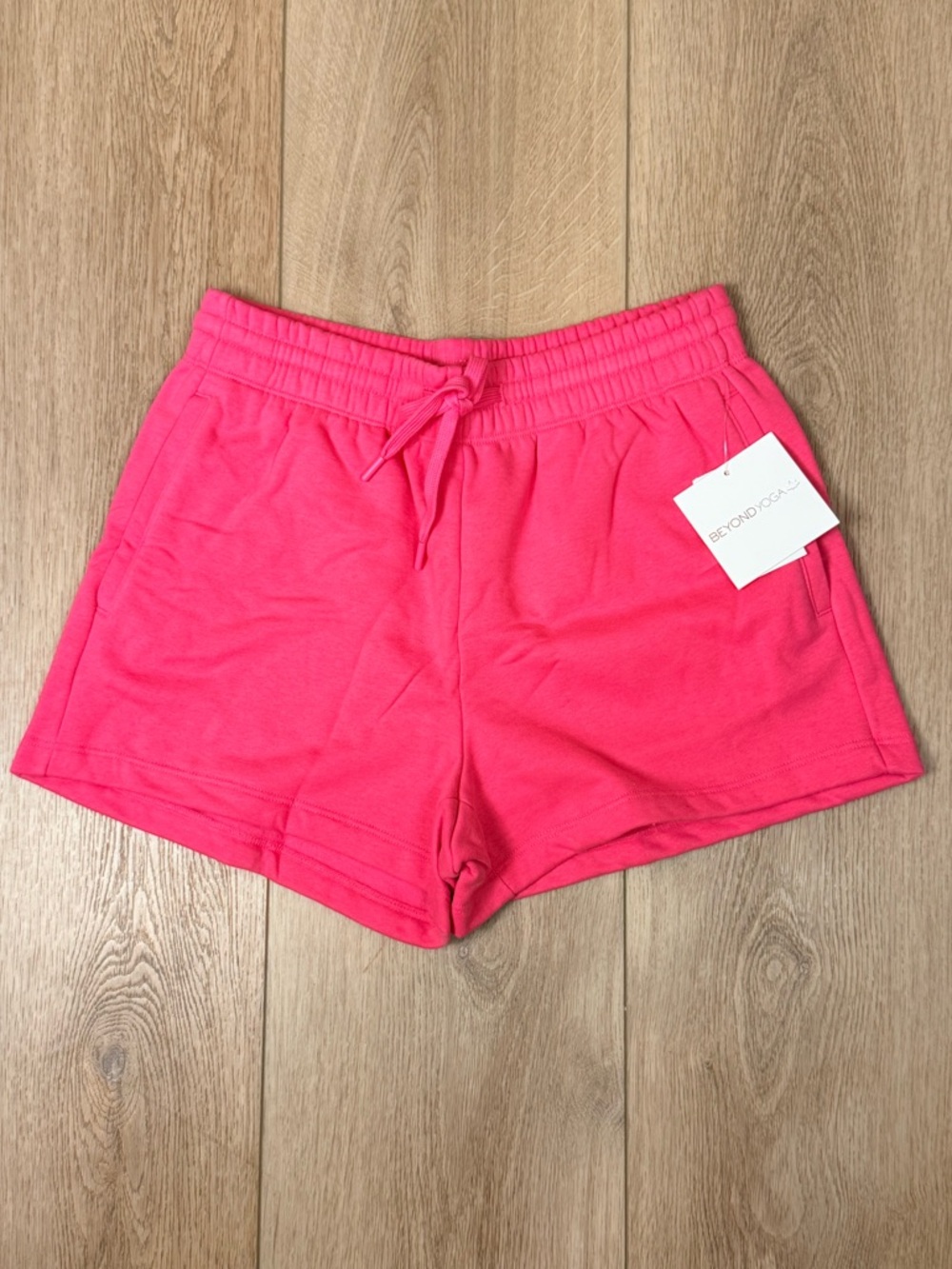 NWT Beyond Yoga LuxeFleece Sweat Shorts Vivid Pink Size Small